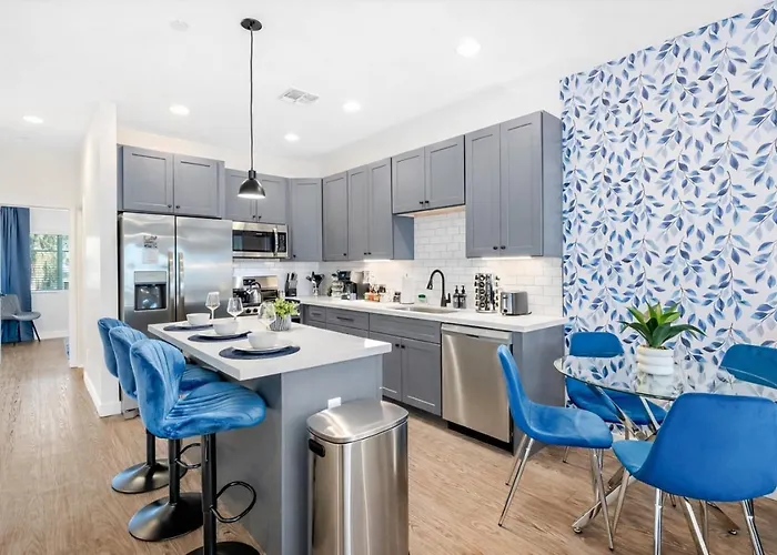 Sapphire Leaf- Luxury 3br- Pool, King Beds, Spacious, Quiet, Garage, Close To Airport And Oldtown Phoenix